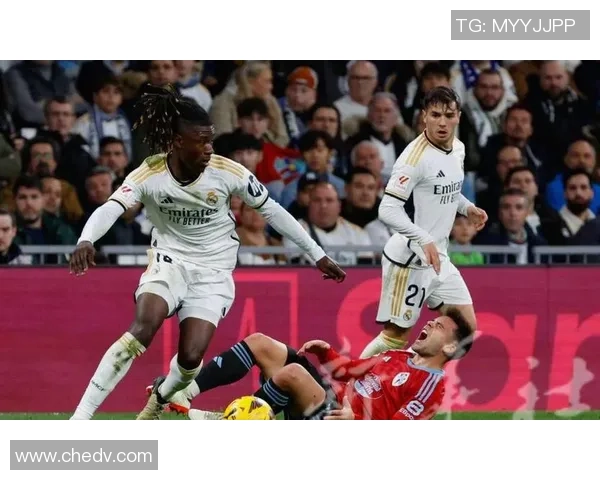 意甲经典对决曼联逆转皇马引发全场狂欢与热议